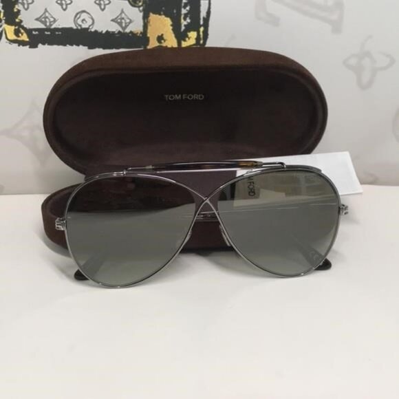 Tom Ford TF818 08G Holden Aviator Sunglasses Gunmetal Brown Gradient Mirror 60mm - Picture 11 of 12